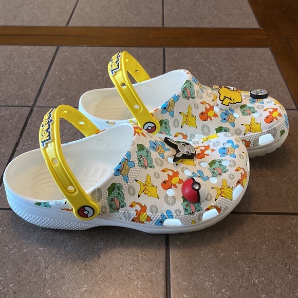 crocs POKÉMON women’s 9 men’s 7 shoes with jibbitz - Picture 3 of 8